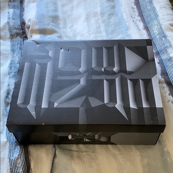 LEBRON 15 NEW HEIGHTS RED 10.5 - Picture 2 of 3